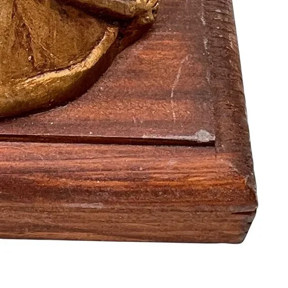 Skinny Santa Claus Figurine Handpainted Wreath Wooden Base Holiday Rustic - Picture 4 of 11